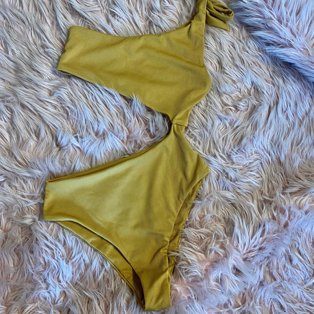 Zaful Ribbed one Shoulder Cutout One-Piece Swimsuit Deep Yellow Size: M